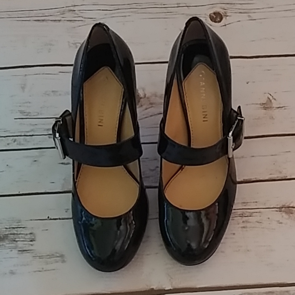 Gianni Bini patent leather Mary Jane